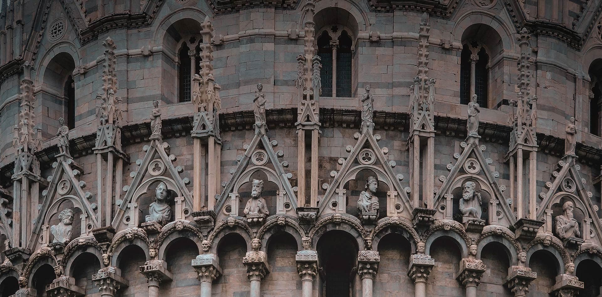 Cover Image for The Darker Artworks of Pisa